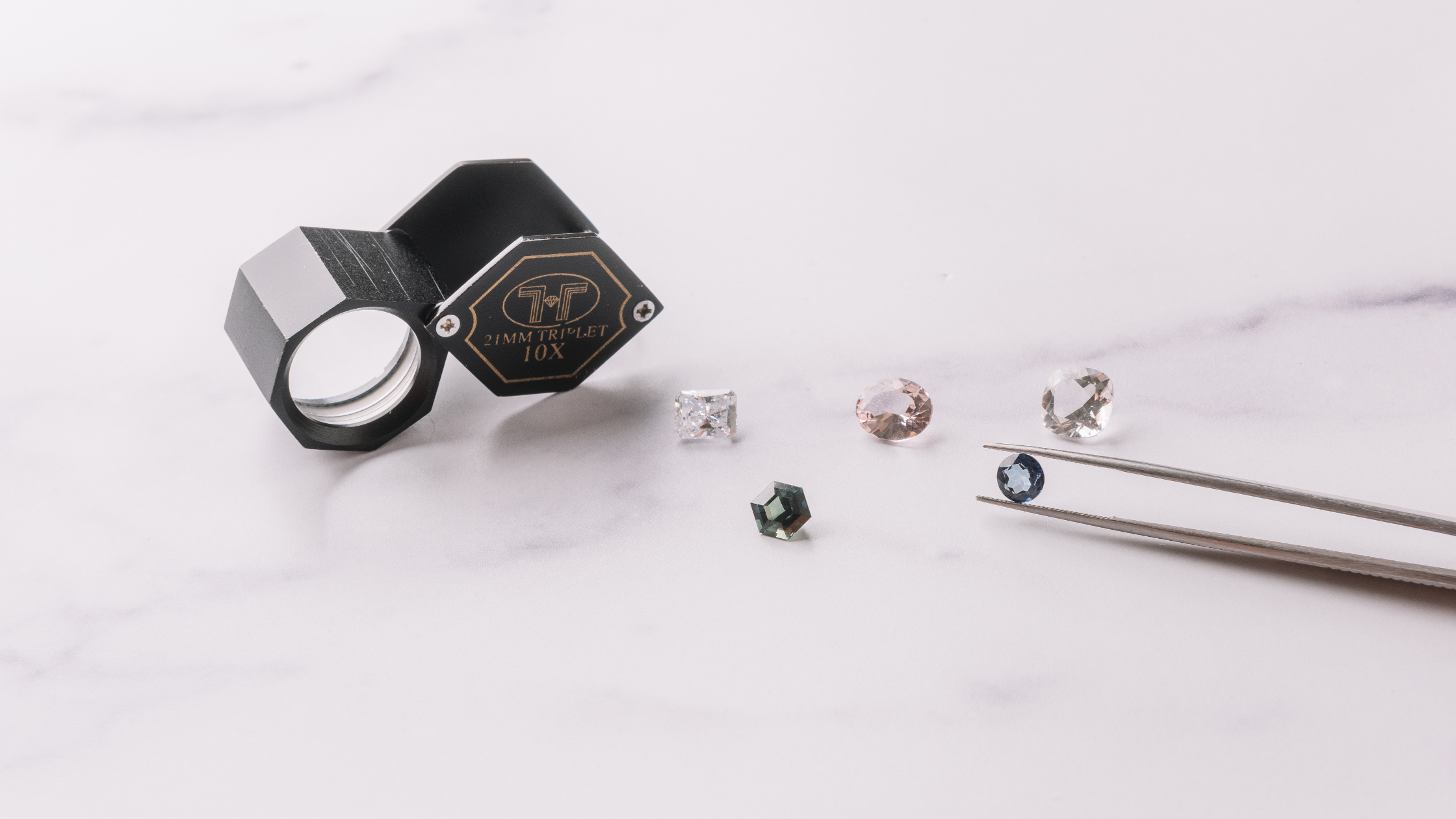 How to Choose the Perfect Diamond for a Custom Engagement Ring