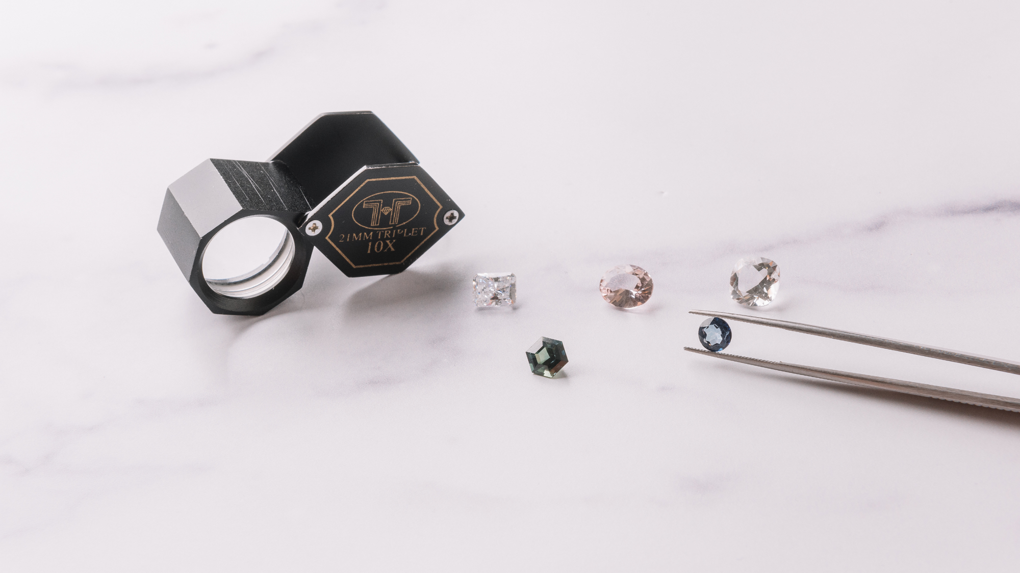 How to Choose the Perfect Diamond for a Custom Engagement Ring